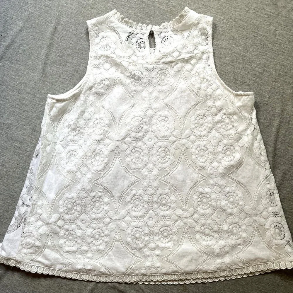 Doe & Rae White Floral Lace Sleeveless Tank